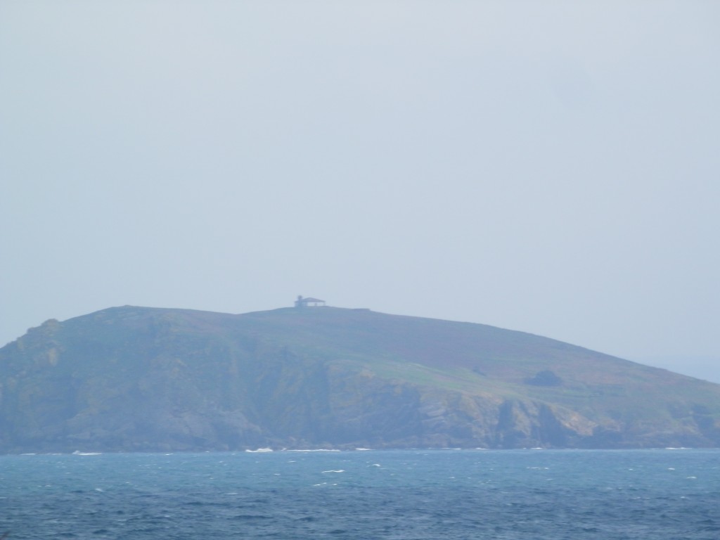 El Faro de Illa Coelleira desde el Puerto de Bares