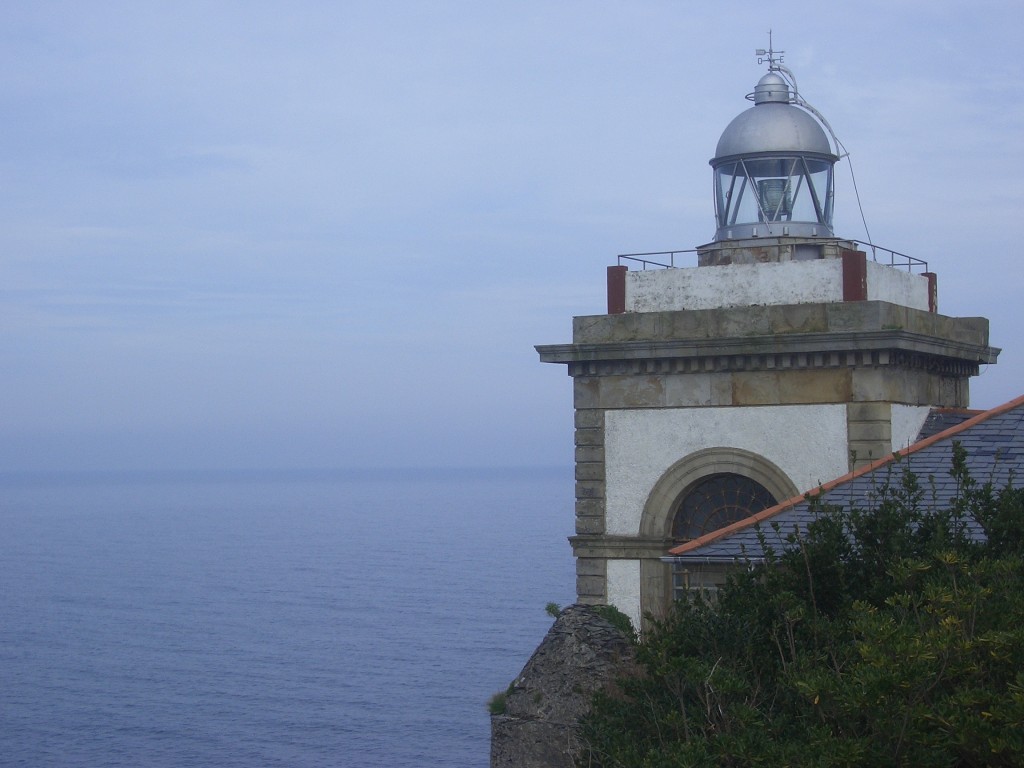 Décimo tercer Faro. Luarca